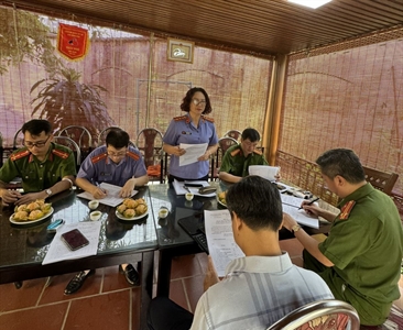 Trực tiếp kiểm sát việc tạm giữ, tạm giam và thi hành án phạt tù tại Nhà...